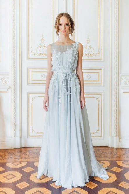 Sleeveless blue wedding gown