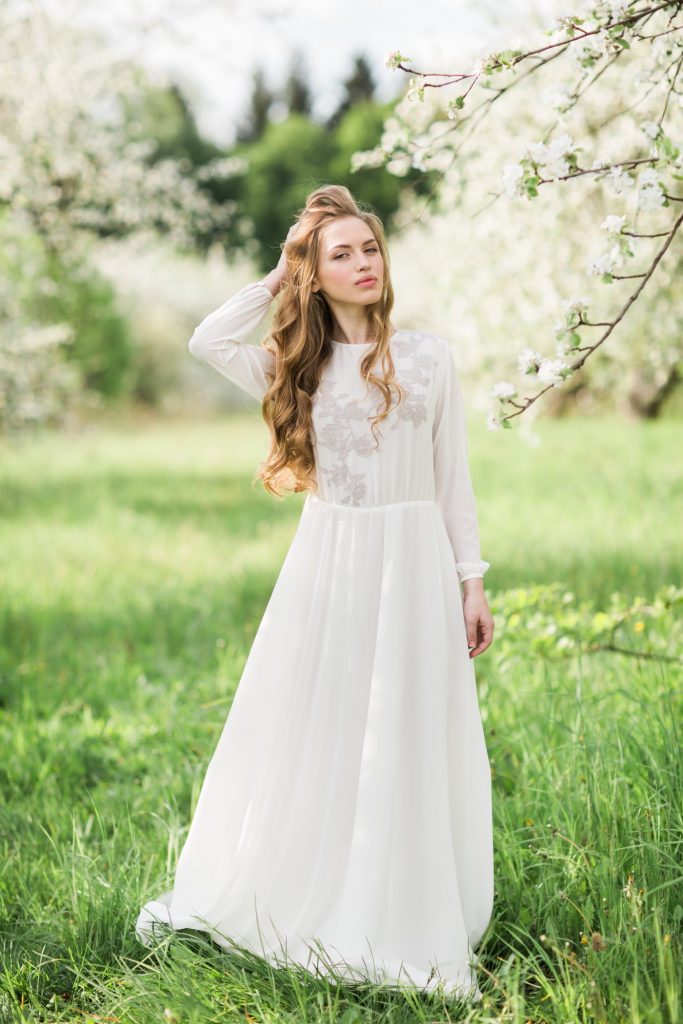 Off-white wedding dress with long sleeve and lace appliques | Cathy Telle