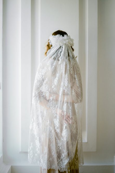 Off-white scalloped edge wedding veil