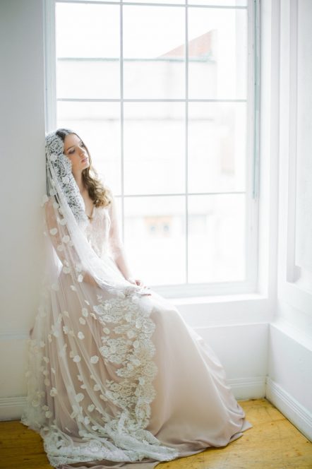 Off-white scalloped edge wedding veil