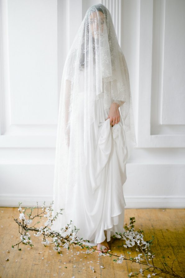 Floral lace wedding veil