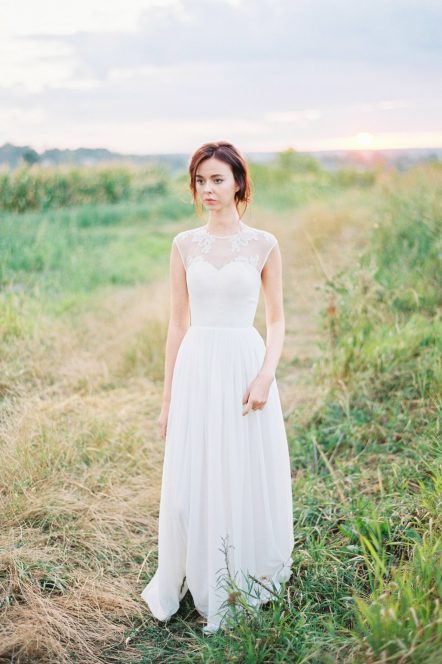 Off-white sleeveless wedding dress